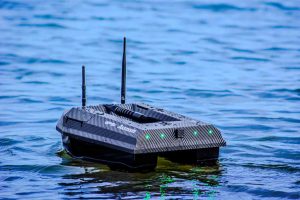   Manuowell Assassin Carbon Boat - (GPS + Autopilot+Toslon TF520 Halradar) 20.000 mAh